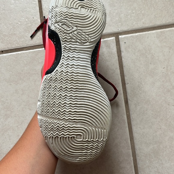 Steph curry basketball shoes - Picture 3 of 3